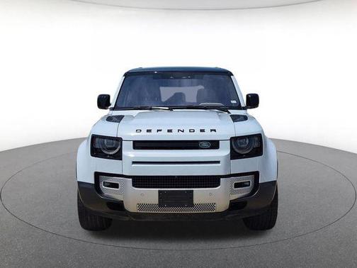 Yulong White Metallic 2022 Land Rover Defender 110 SE