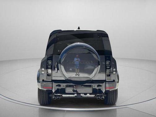 2025 Land Rover Defender 110 V8