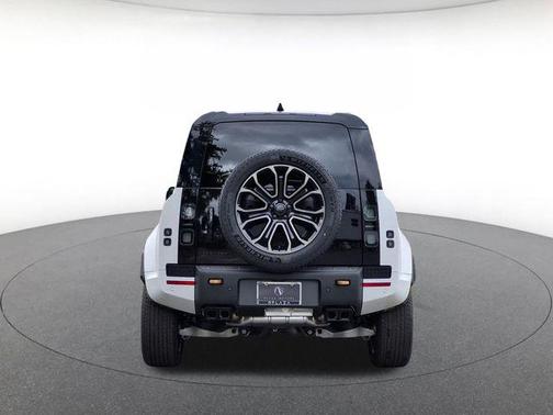 Fuji White 2026 Land Rover Defender P635 OCTA