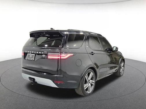 Santorini Black Metallic 2023 Land Rover Discovery P360 Metropolitan Edition