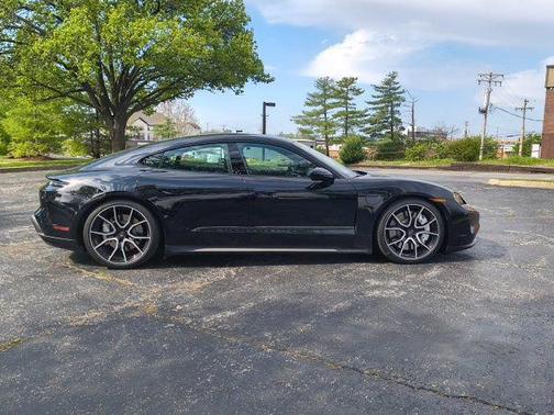 2025 Porsche Taycan Turbo