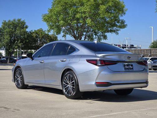 Iridium 2025 Lexus ES 300h Premium