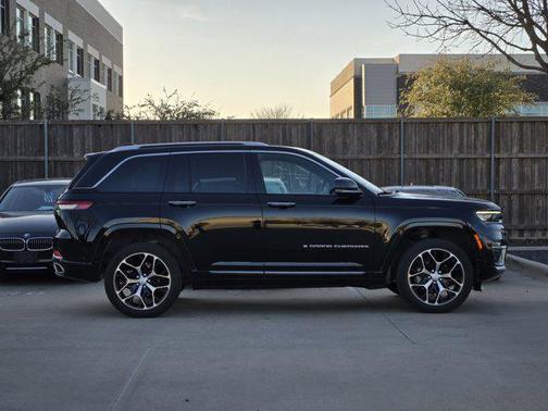 2022 Jeep Grand Cherokee Summit