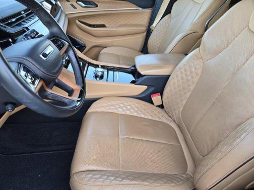 2022 Jeep Grand Cherokee Summit