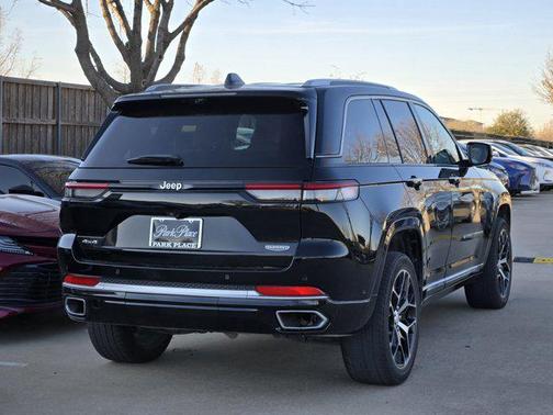 2022 Jeep Grand Cherokee Summit