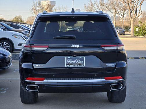 2022 Jeep Grand Cherokee Summit