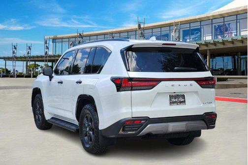 2025 Lexus LX 700h Overtrail