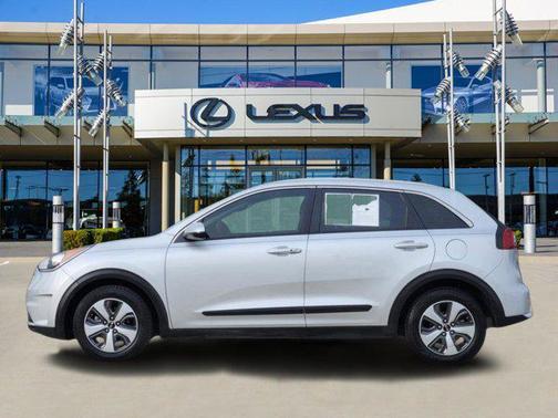 2017 Kia Niro LX