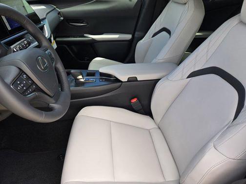 Iridium 2026 Lexus UX 300h Base