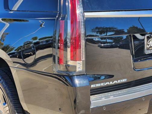 2018 Cadillac Escalade Luxury