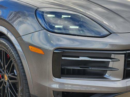 2024 Porsche Cayenne S