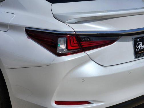 2025 Lexus ES 350 Ultra Luxury