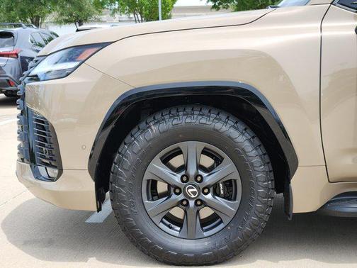 2025 Lexus LX 700h Overtrail