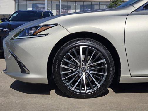 2025 Lexus ES 350 Base