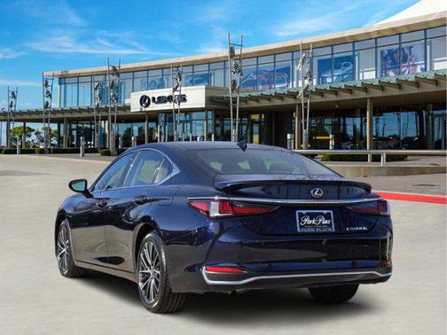 2025 Lexus ES 300h Premium