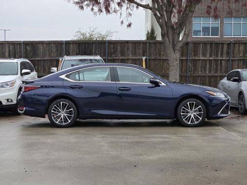 2025 Lexus ES 300h Premium