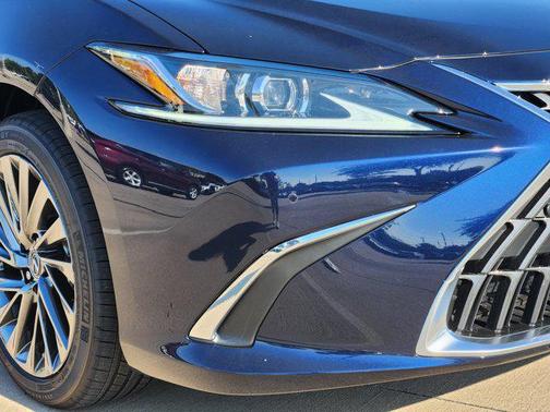 2025 Lexus ES 300h Luxury