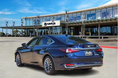 2025 Lexus ES 300h Luxury