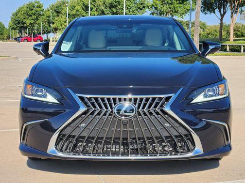 2025 Lexus ES 300h Luxury