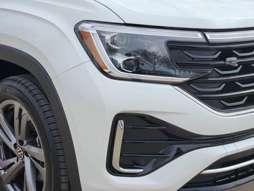 2024 Volkswagen Atlas Cross Sport 2.0T SEL