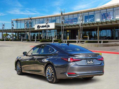 2025 Lexus ES 300h Ultra Luxury