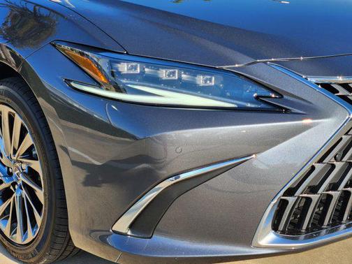 2025 Lexus ES 300h Ultra Luxury