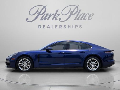 2022 Porsche Panamera