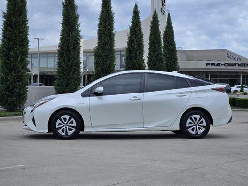 Blizzard Pearl 2016 Toyota Prius Four