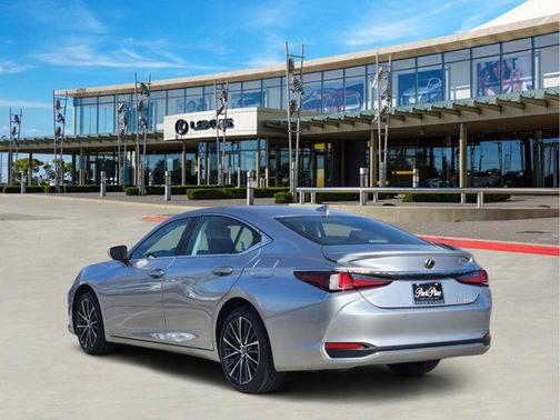 2025 Lexus ES 300h Premium