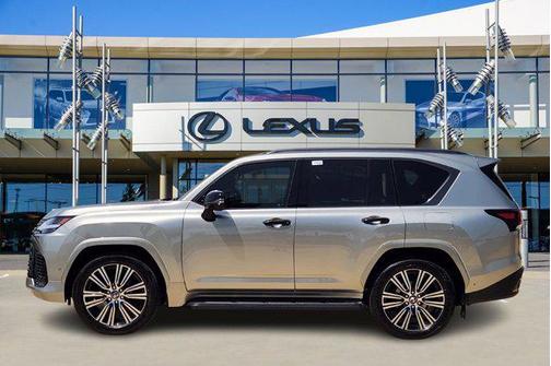 2025 Lexus LX 700h Luxury