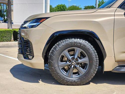 2025 Lexus LX 700h Overtrail