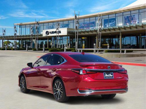 2025 Lexus ES 300h Base