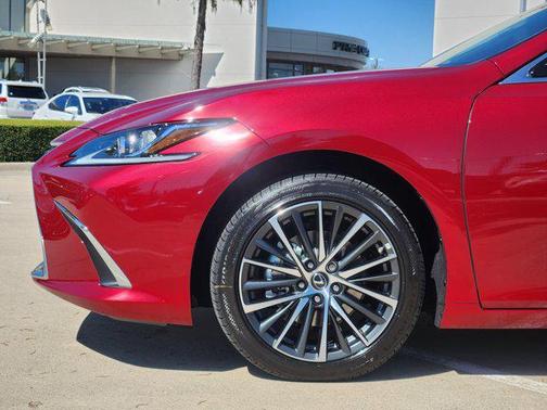 2025 Lexus ES 300h Base