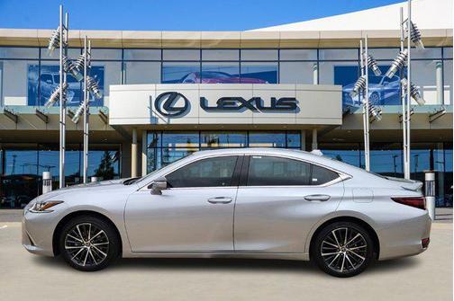 2025 Lexus ES 300h Base