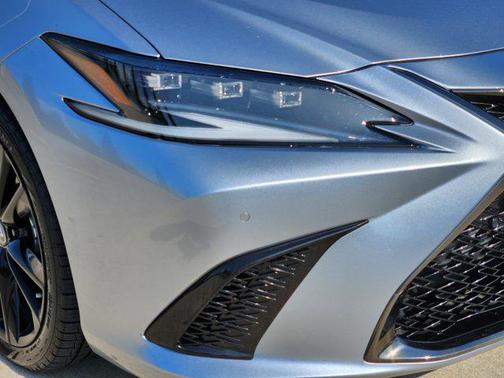 2024 Lexus ES 300h F SPORT Handling