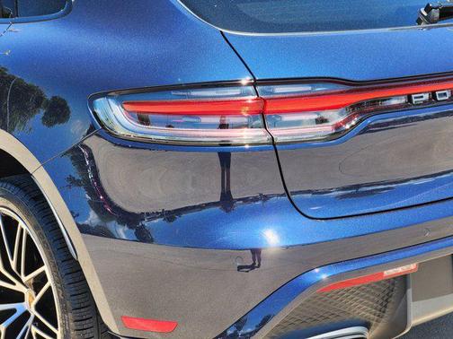 2023 Porsche Macan Base