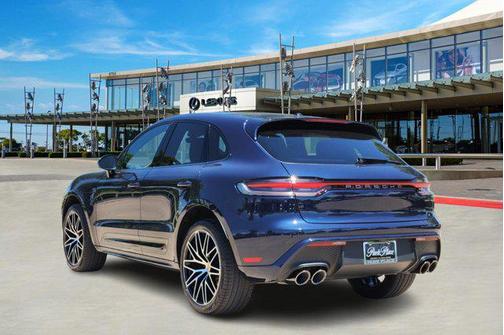 2023 Porsche Macan Base