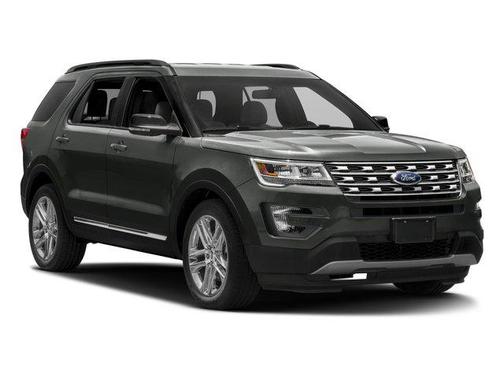 White Platinum Clearcoat Metallic 2017 Ford Explorer XLT