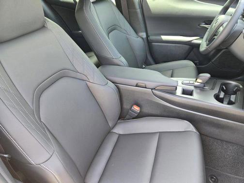 Iridium 2026 Lexus UX 300h Base