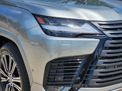 2025 Lexus LX 700h Luxury