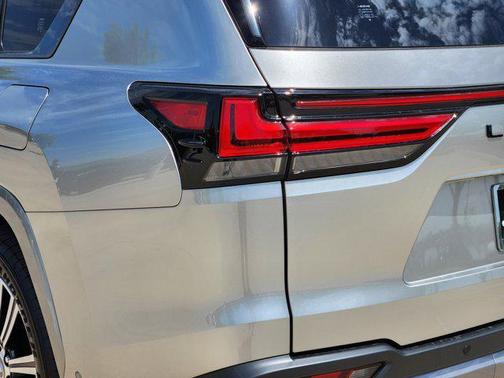 2025 Lexus LX 700h Luxury