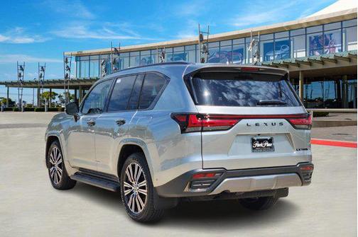 2025 Lexus LX 700h Luxury