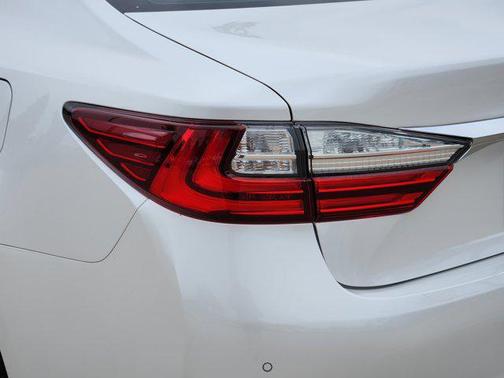 2017 Lexus ES 350 Base