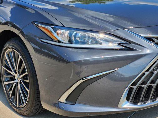 2025 Lexus ES 300h Base