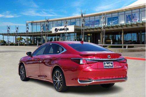 2025 Lexus ES 300h Base