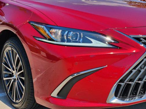 2025 Lexus ES 300h Base