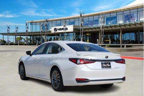 2024 Lexus ES 300h Luxury