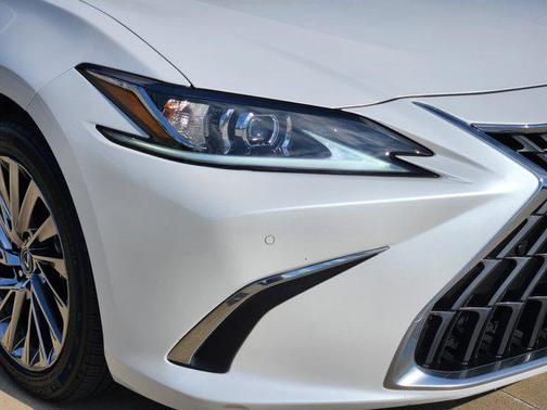 2024 Lexus ES 300h Luxury