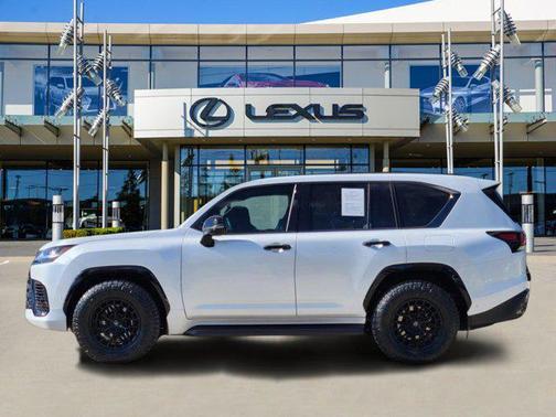 2025 Lexus LX 700h Overtrail
