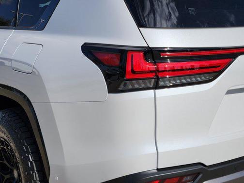 2025 Lexus LX 700h Overtrail